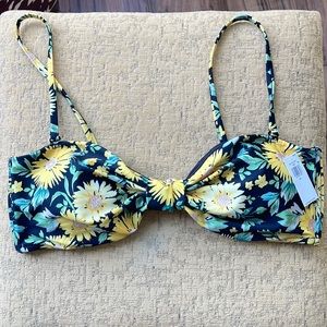 Old navy BNWT bikini top size XL 🌻🌻🌻